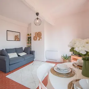 https://4-couchages-aux-pieds-des-muses-parking-et-wifi.fr-provencehotel.com