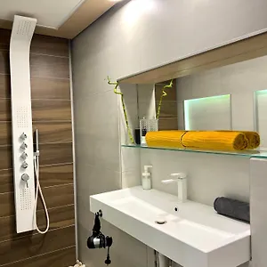 https://small-home-budapest.inbudapesthotels.com